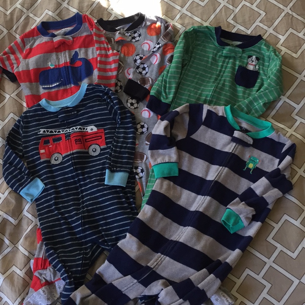 5 pairs of Carter’s boys 24m pjs